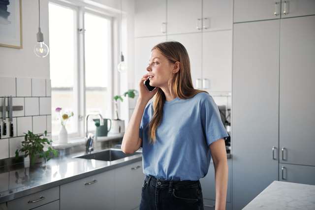 Femme au téléphone