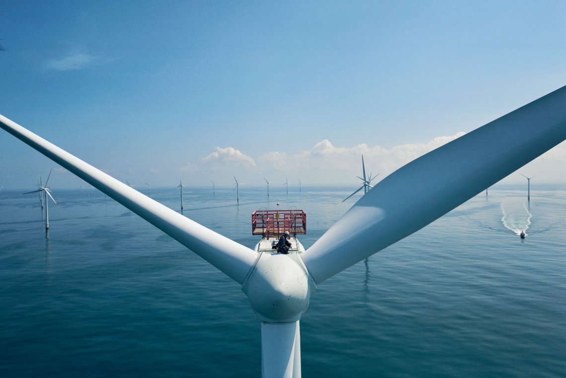 Eolienne en mer vue du dessus