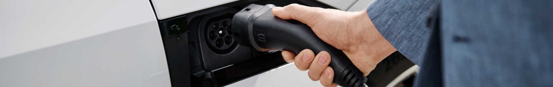 Bannière voiture électrique en charge 1920 x 350