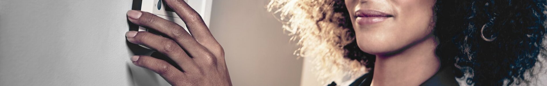 femme regle thermostat