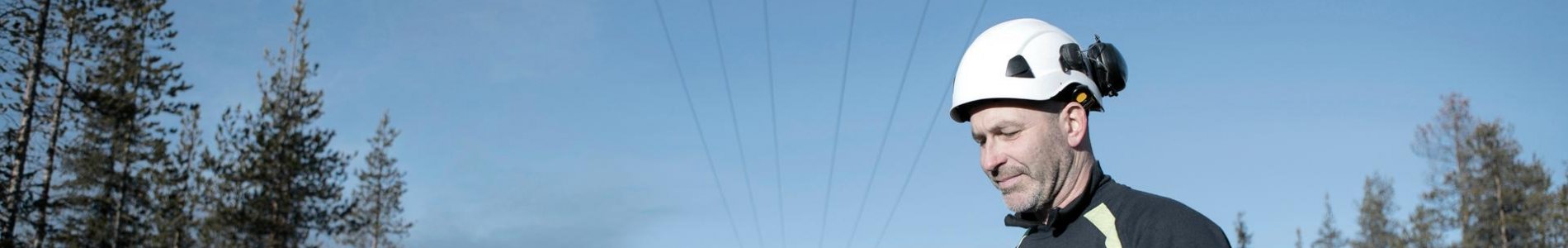 homme et contrat sur chantier