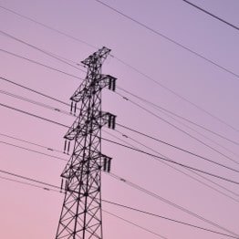 Câbles électriques, photo par Chuttersnap