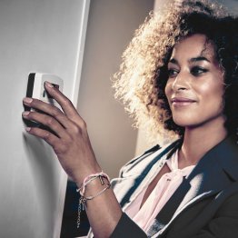 femme regle thermostat