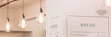 guirlande lumineuse dans un café