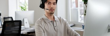Homme en télétravail