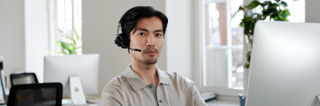 Homme en télétravail