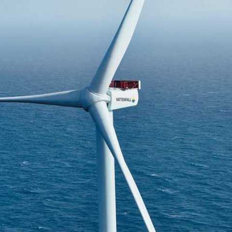 Éolienne en pleine mer